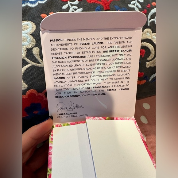 NEST scented candle Passion; limited edition Breast Cancer Research Foundation💞 - Picture 10 of 13